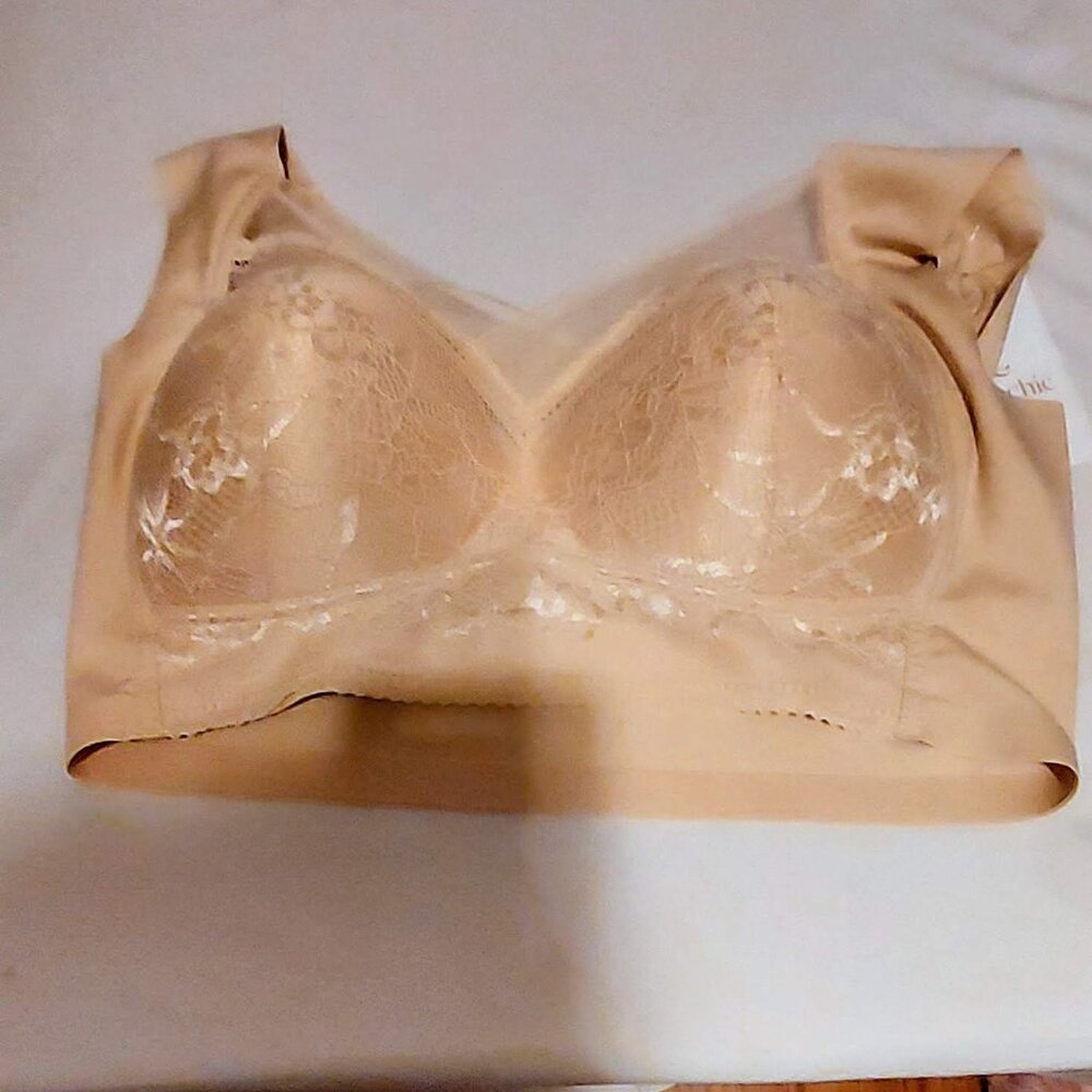 Zenchic Women's  Over Fifty, New with Tags Bra  SZ 40 DD Beige Lace Padded